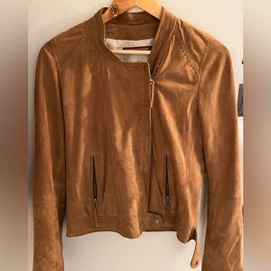 Beautiful tan leather suade jacket size M. Comfortable fit, super fashionable